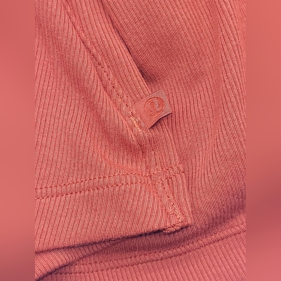 Lululemon Ribbed Modal-Silk Blend Reversible Tee In Cayenne Size 4. - Picture 13 of 16
